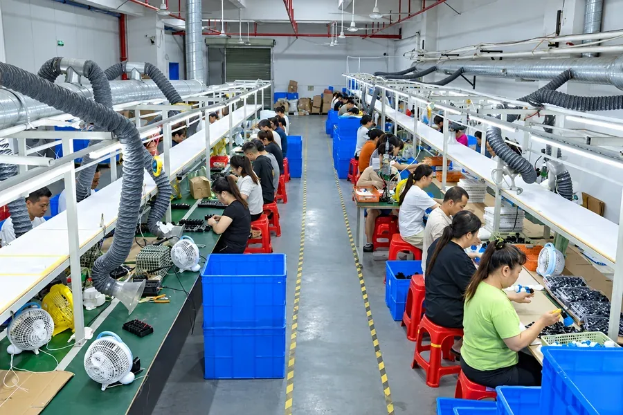 Assembly workshop with line-balanced production stations